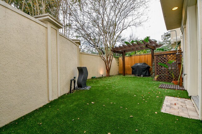 Building Photo - 2094 Brentwood Dr