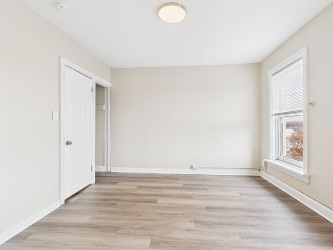 Building Photo - Spacious 4 Bedroom Single Family on Susquehanna St with Off Street Parking