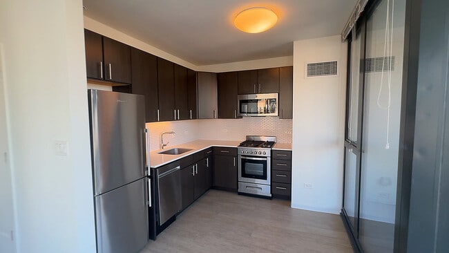 Building Photo - 359 W Superior St