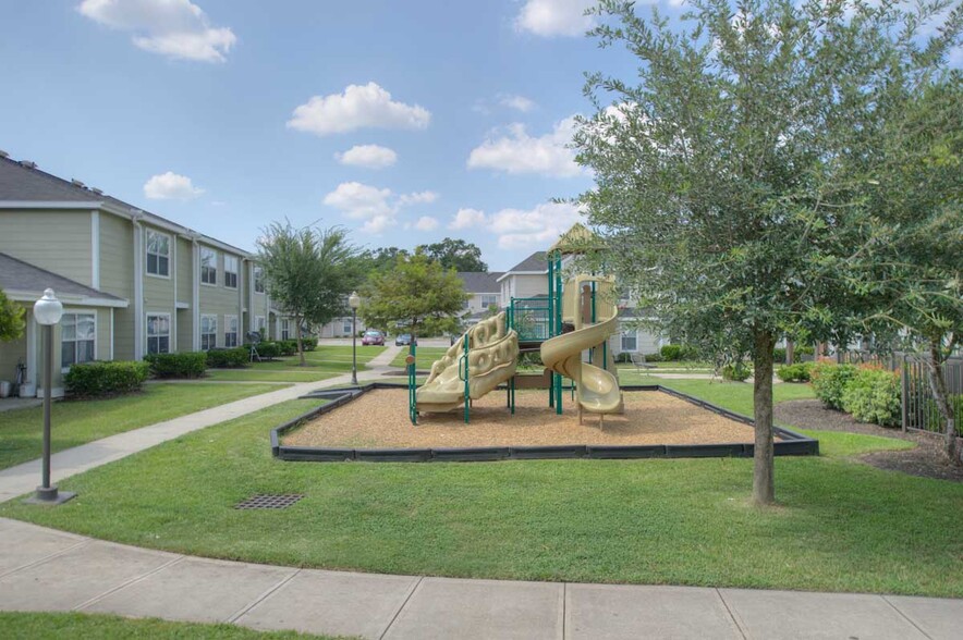 Building Photo - Park at Piney Woods