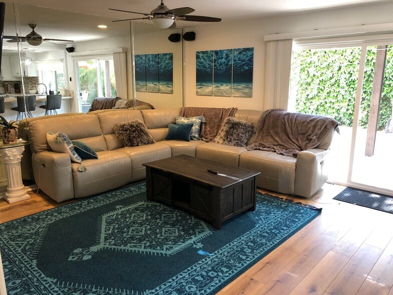 Building Photo - 15481 Cottonwood Cir