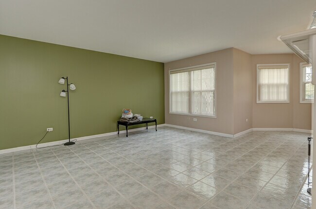 Building Photo - 16046 S Fairfield Dr