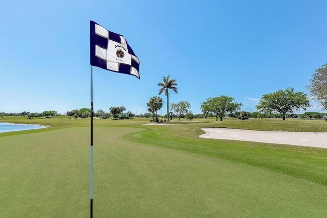 Building Photo - 354 Jacaranda Dr