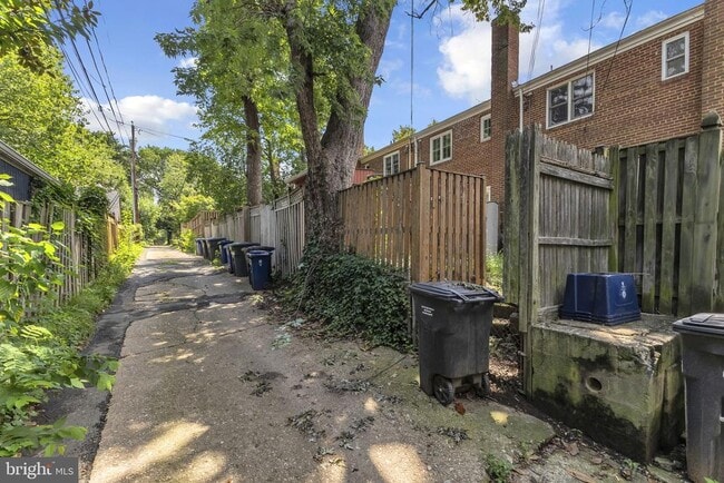Building Photo - 38 E Rosemont Ave