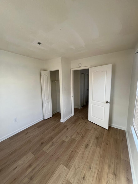 Building Photo - 5252 Daventry Ter