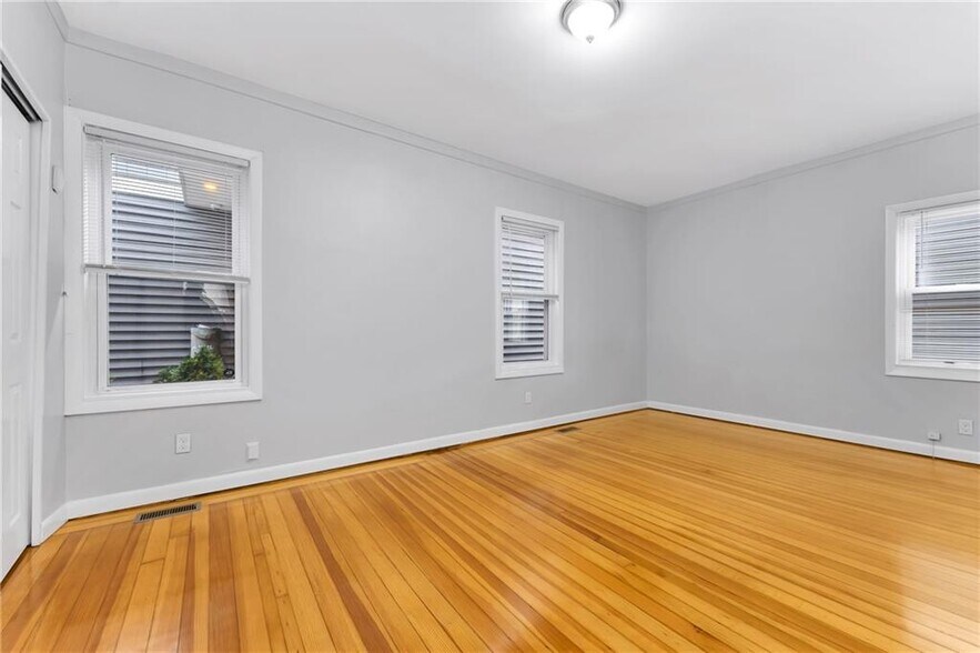 Building Photo - 72 Courtland St