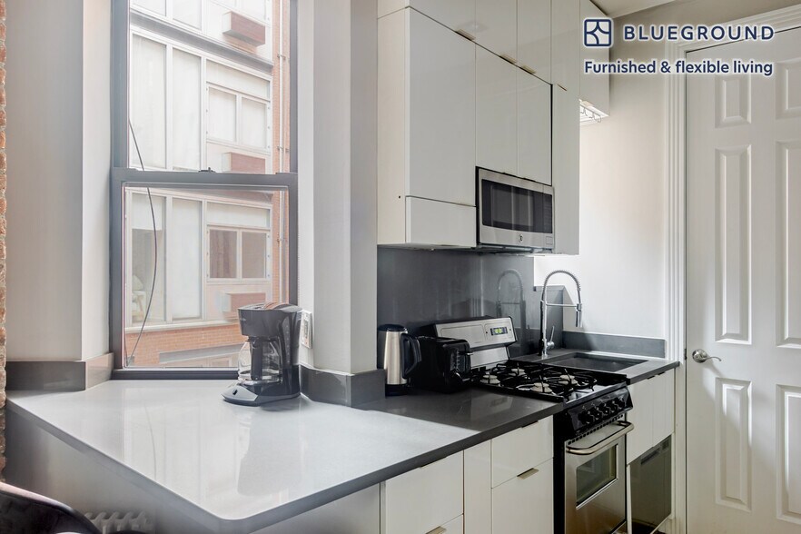 Building Photo - 246 Mott St