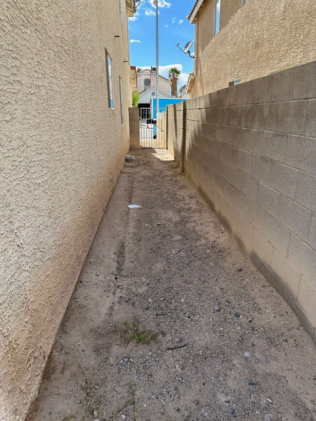 Building Photo - "Stylish and Spacious 3-Bed Home in Las Vegas with over 1500 sqft on a corner lot