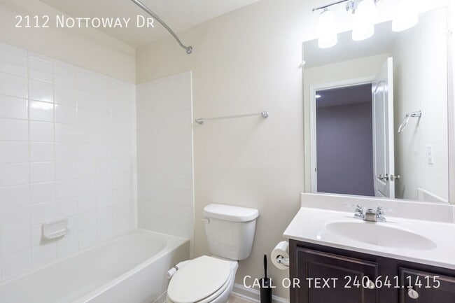 Building Photo - 2112 Nottoway Dr