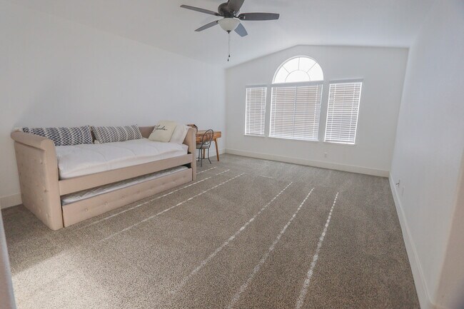 Building Photo - 7555 Poppy Meadow St