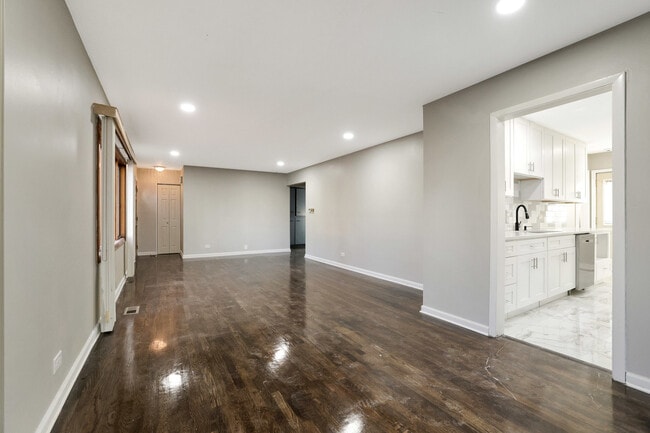 Building Photo - 75 Carthage Ln