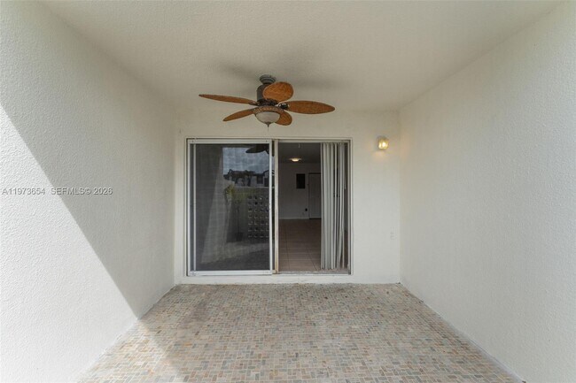 Building Photo - 9735 Fontainebleau Blvd