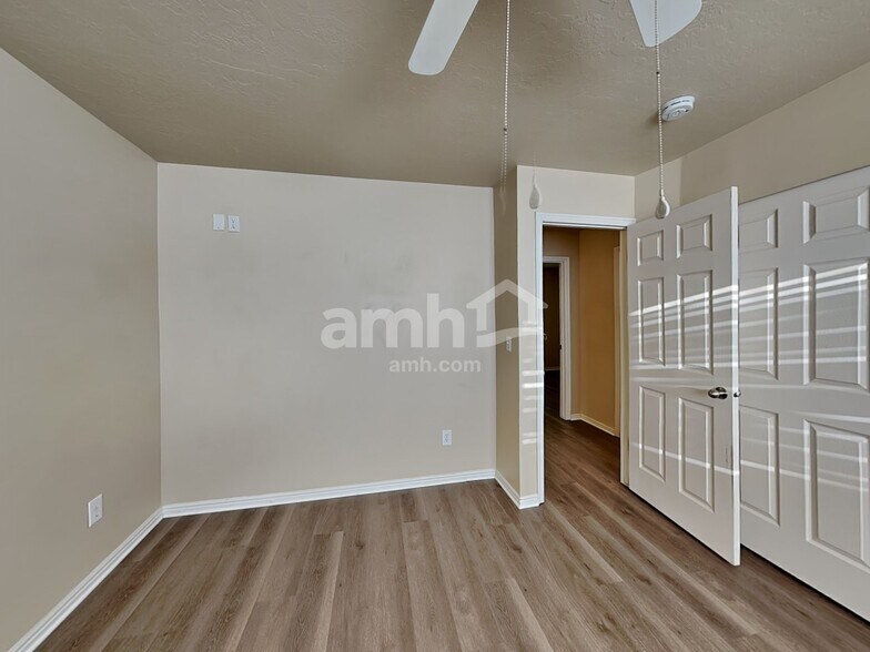 Building Photo - 2964 S Fetzer Dr