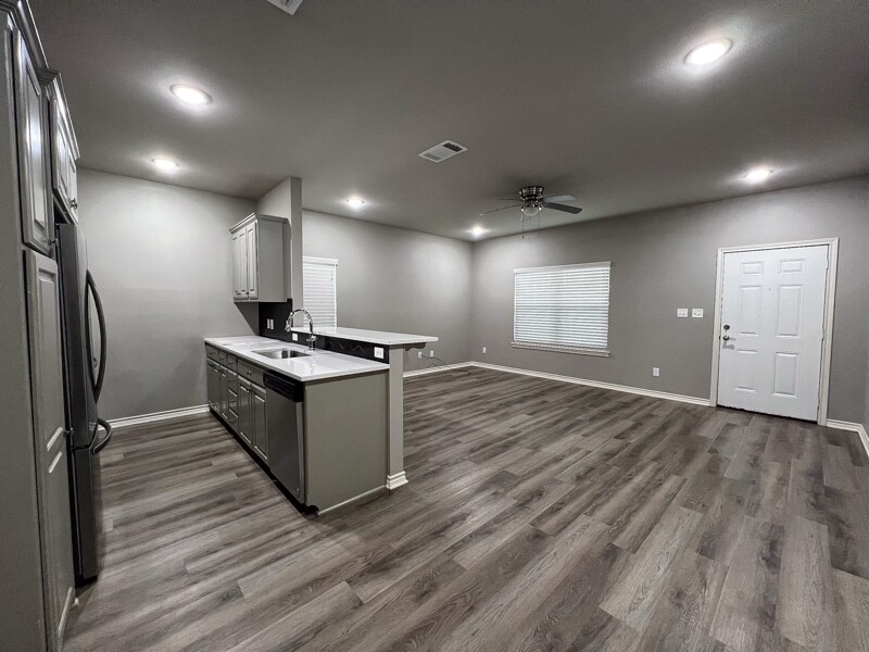 Building Photo - 16104 Echo Glen Dr