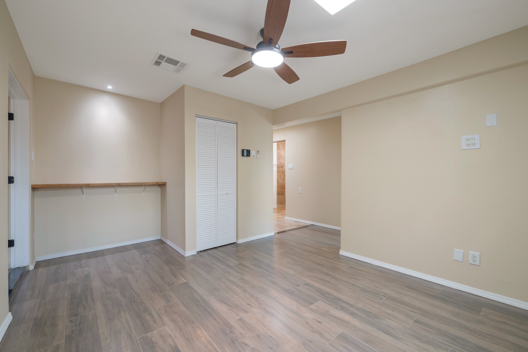 Building Photo - 5721 W Royal Palm Rd