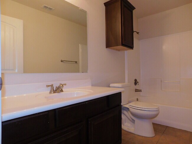 Building Photo - Beautiful 4/2/2 in SW Lubbock