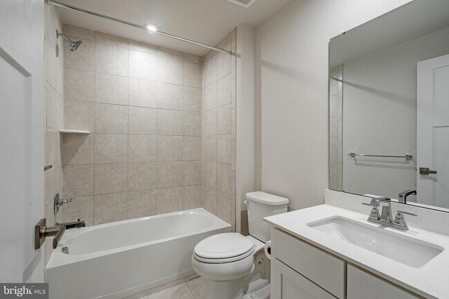 Building Photo - 208 Chase Dr