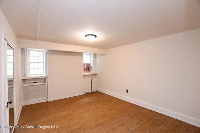 Building Photo - 16 John St