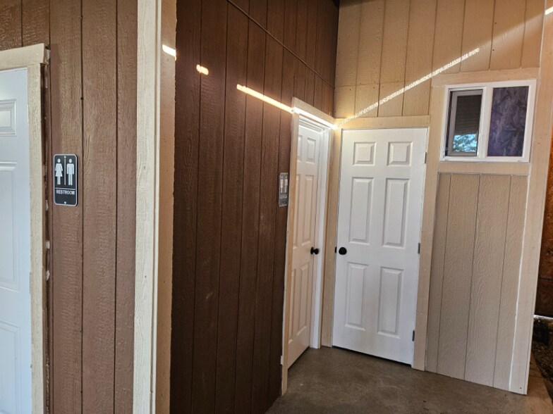 Building Photo - 15450 Badger Flat Rd