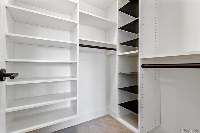 Building Photo - Contemporary Townhome in an Exceptional Su...