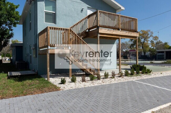 Building Photo - 454 21st St N