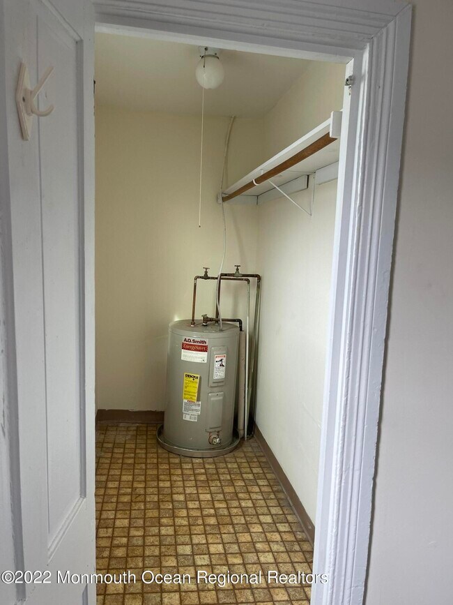 Building Photo - 43 Webb Ave