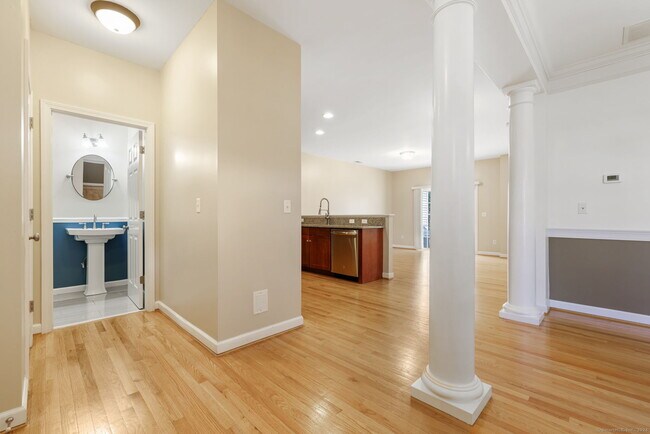 Building Photo - 38 Brighton Park Way