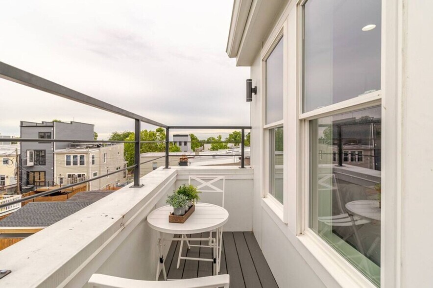 Building Photo - 1417 Montello Ave NE