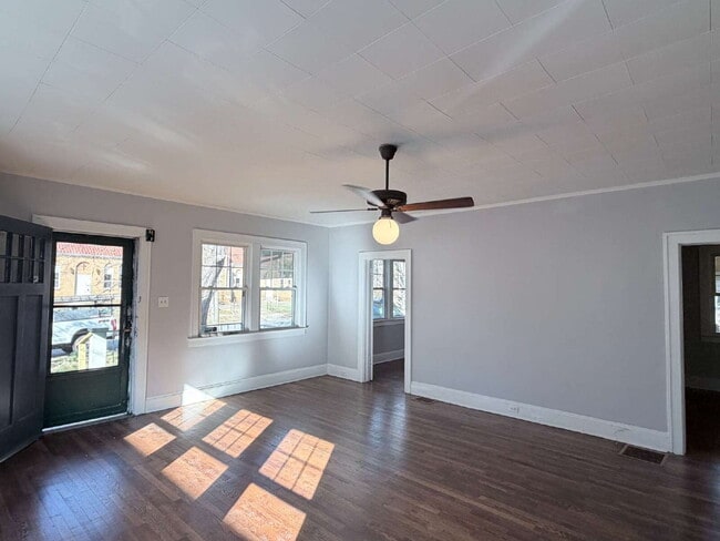 Building Photo - Rare Downtown Asheville Rental: 3BR/2BA House with Huge Yard & City Convenience- Dogs allowed!
