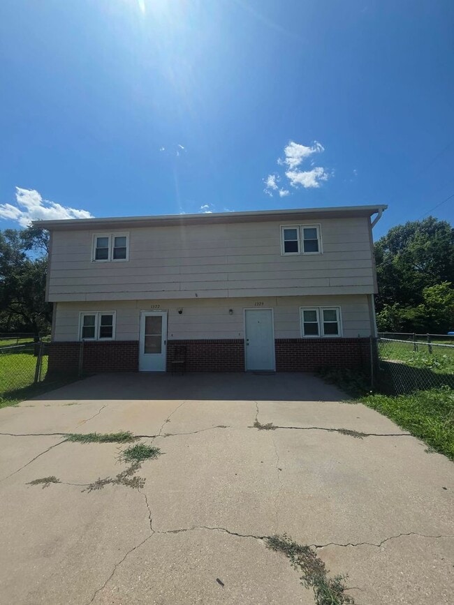 Building Photo - 1379 Parkside Dr