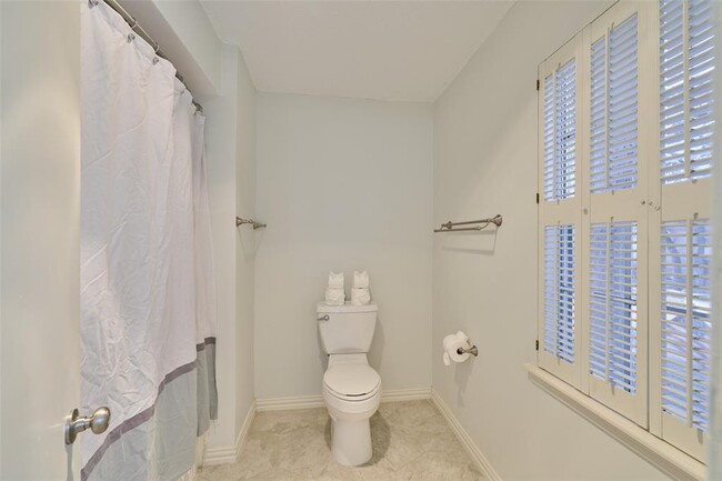 Building Photo - 715 Baltic Ln