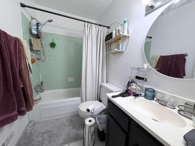 Building Photo - 3327 Lakecrest Rd