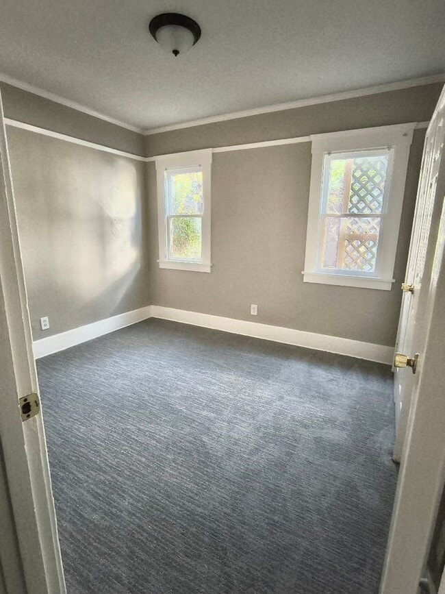 Building Photo - UPGRADED 2 BEDROOM 1 BATH HOUSE CLOSE TO UPTOWN WHITTIER