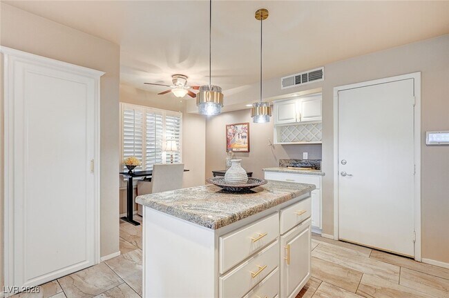 Building Photo - 7808 Bluewater Dr