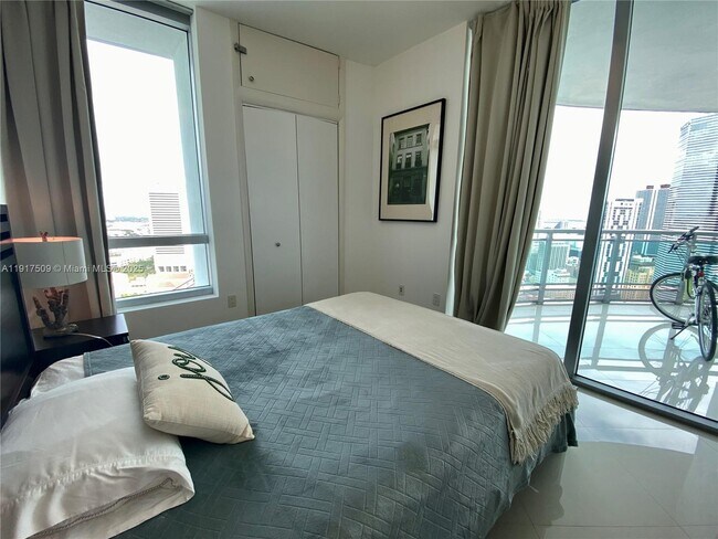 Building Photo - 350 S Miami Ave