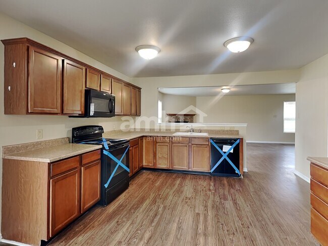 Building Photo - 467 Sedgewick Dr