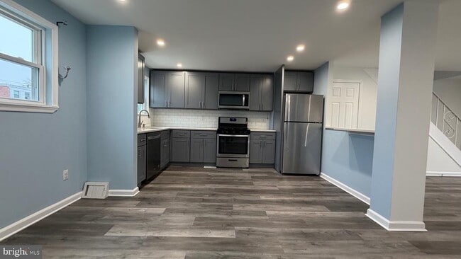 Building Photo - 12611 Biscayne Dr