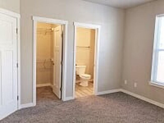 Building Photo - Newer Home, Great Price, Better Location!