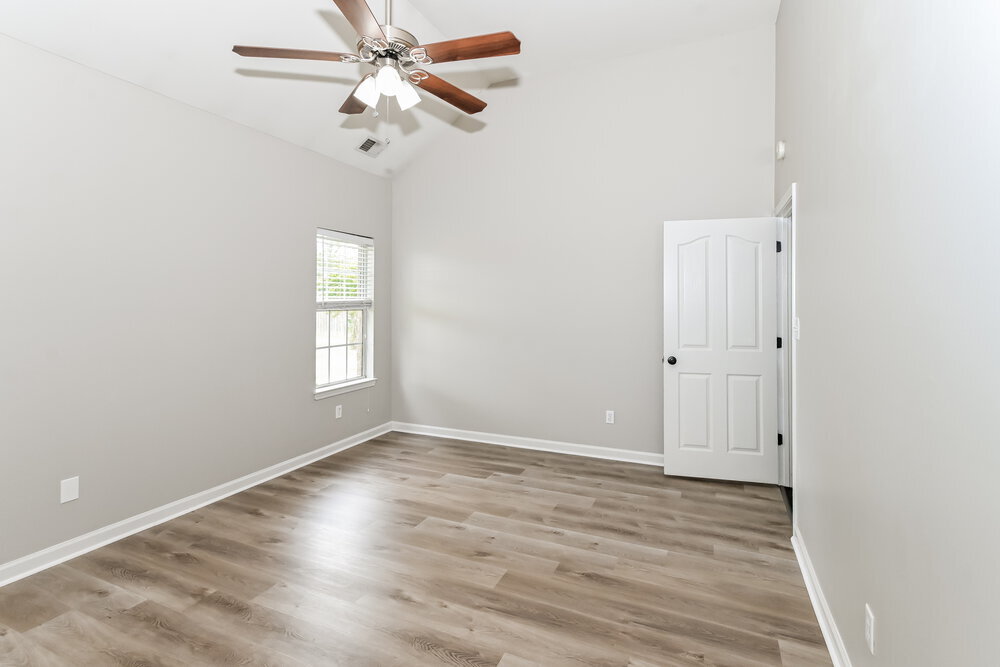 Building Photo - 2552 Pyramid Dr