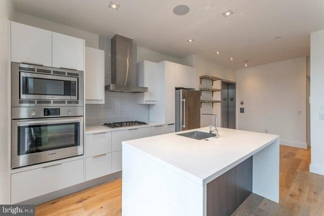 Building Photo - 240 N 2nd St