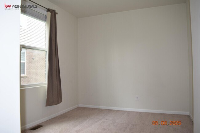 Building Photo - 49603 Shoreline Dr