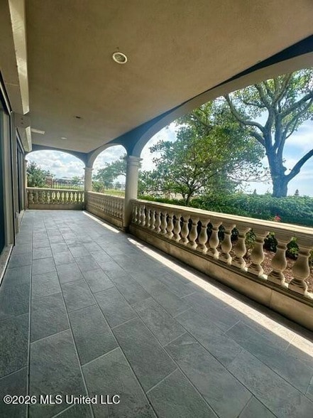 Building Photo - 4640 W Beach Blvd