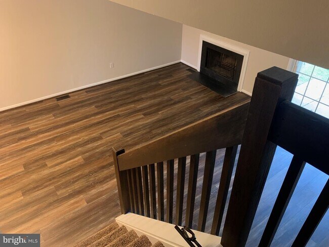 Building Photo - 118 Sycamore Ct