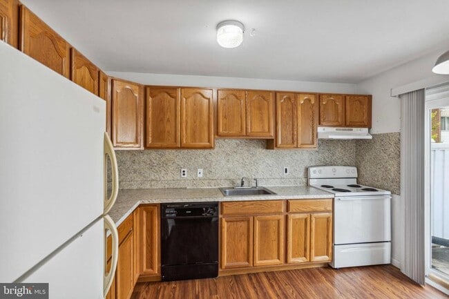 Building Photo - 5 Cornwallis Square