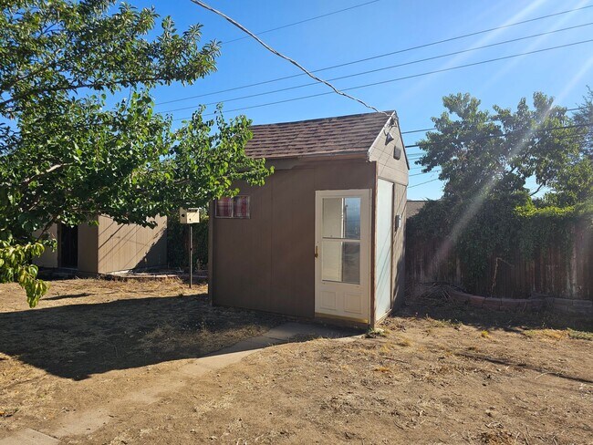 Building Photo - Ranch Style Home with 3 Bedrooms + 4th room/office, 2 Baths and RV parking!