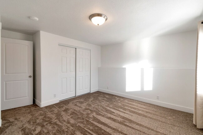 Building Photo - 1655 S Longview Rd