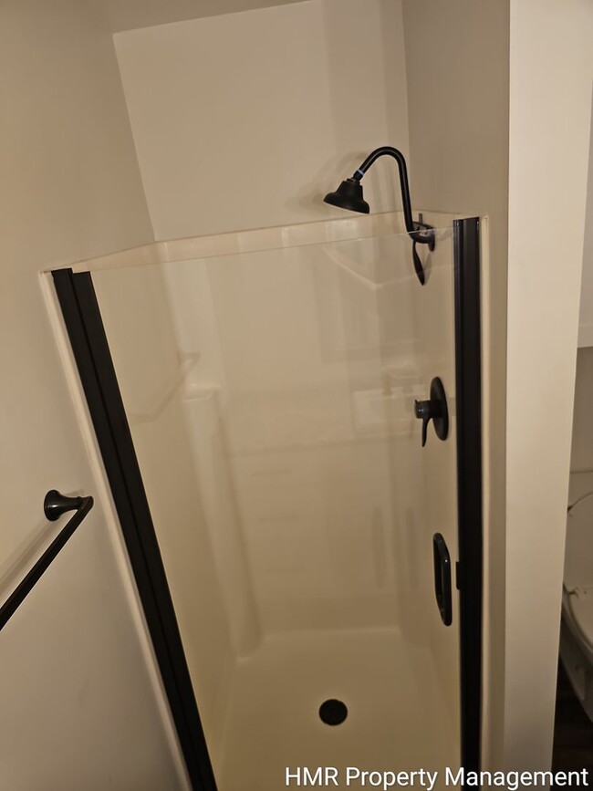 Building Photo - Spacious Two-Story Condo