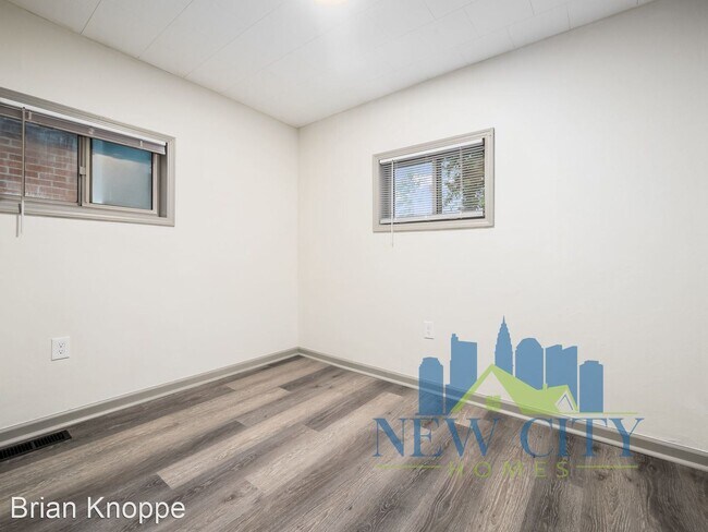 Building Photo - 3 br, 1 bath House - 1880 Vaughn St