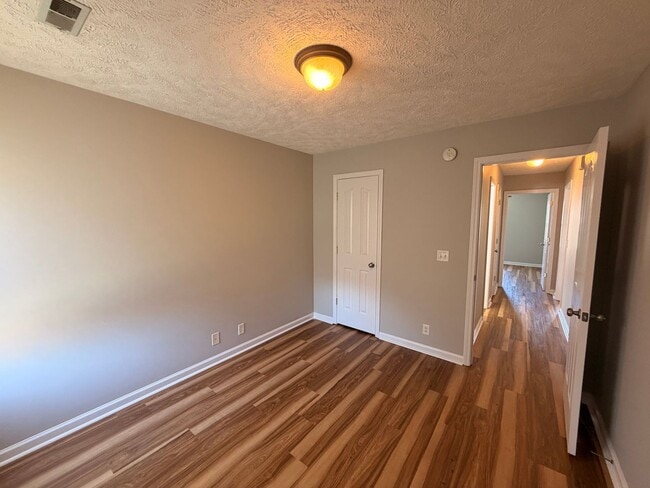 Building Photo - Nice 3 BR 2 Bath Available Now in Murfreesboro!