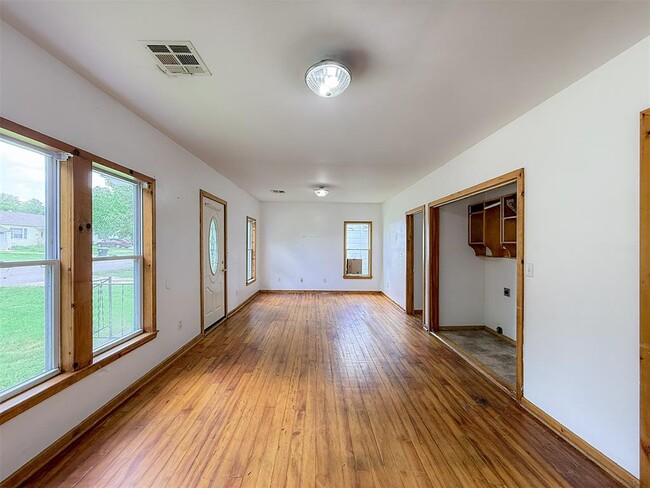 Building Photo - 1109 E Corona St